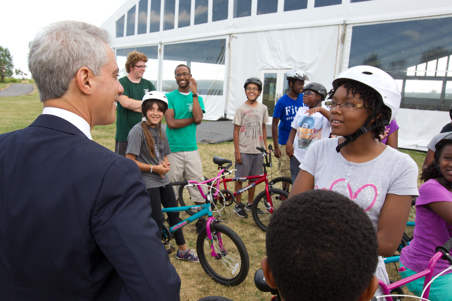 Mayor Emanuel visits with children at the Chicago Park District’s Northerly Island Park Day Camp.