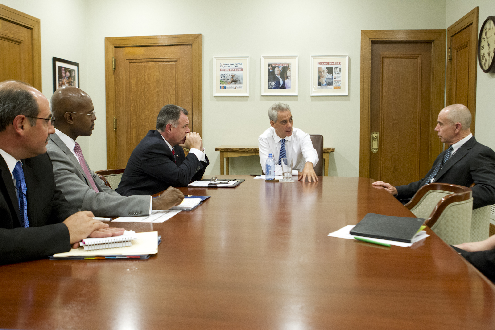 Mayor Emanuel Meets with Marathon Security Team